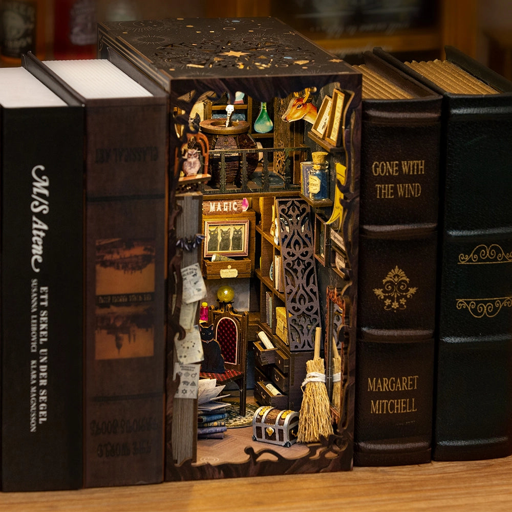 Magic Pharmacist with Dust Cover - DIY Book Nook Kit