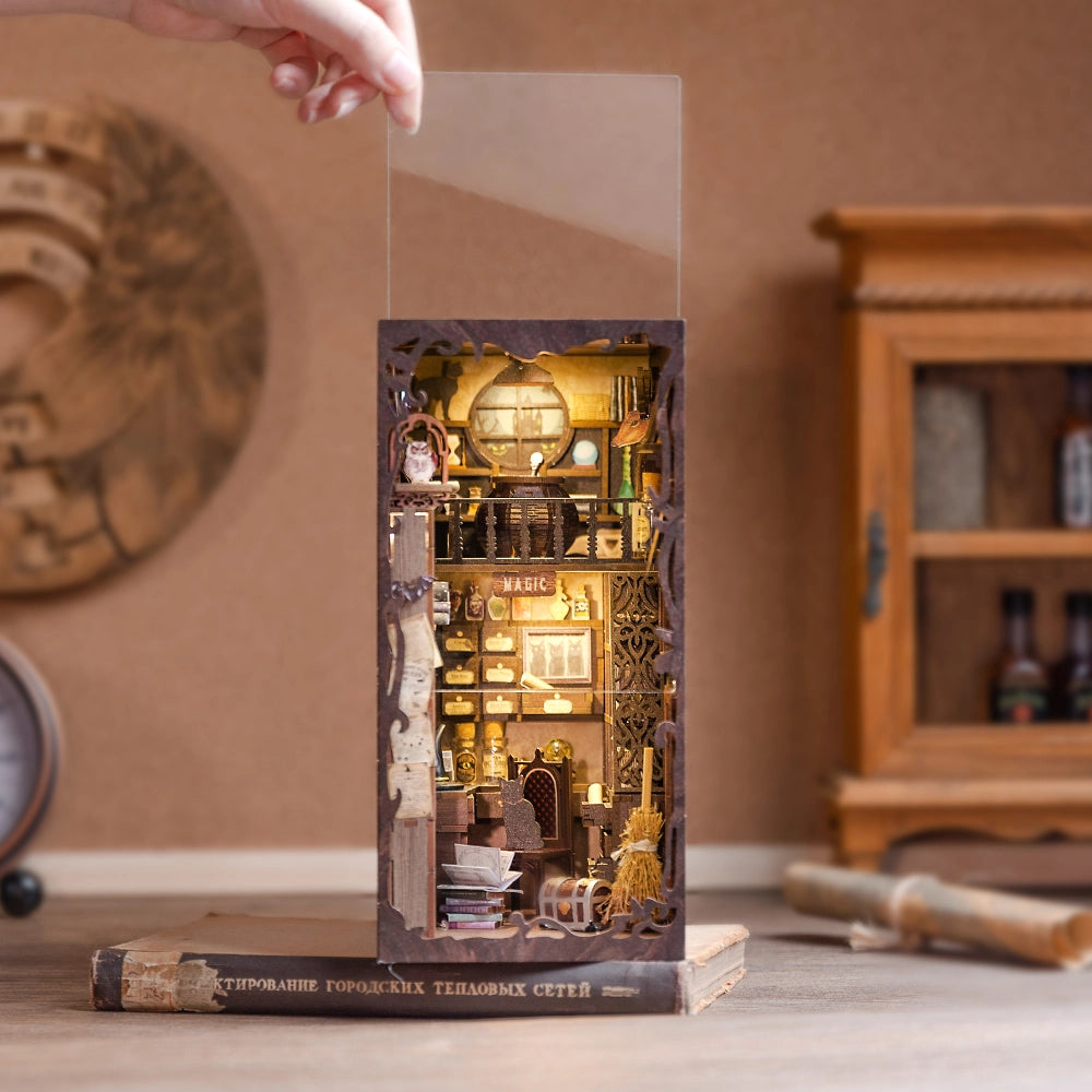 Magic Pharmacist with Dust Cover - DIY Book Nook Kit