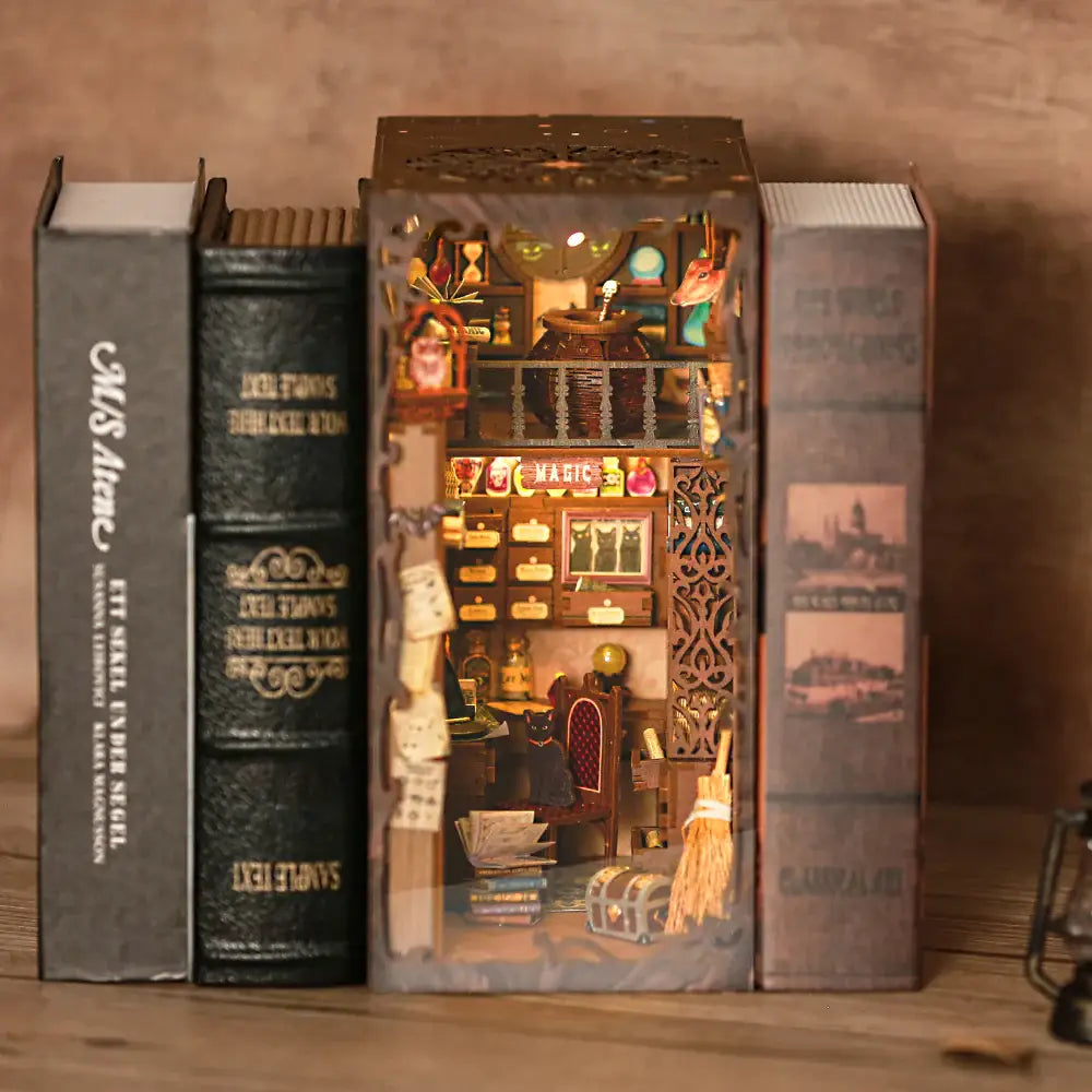 Magic Pharmacist with Dust Cover - DIY Book Nook Kit