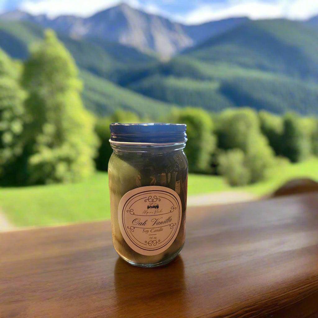 Oak Vanilla Swirl Candle - 16 oz