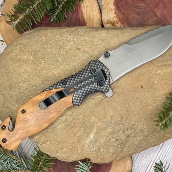 Bear Paw with Bear Silhouette Knife